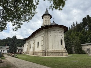Photo in M?n?stirea Slatina DJ209A Slatina 727490 Rom?nia