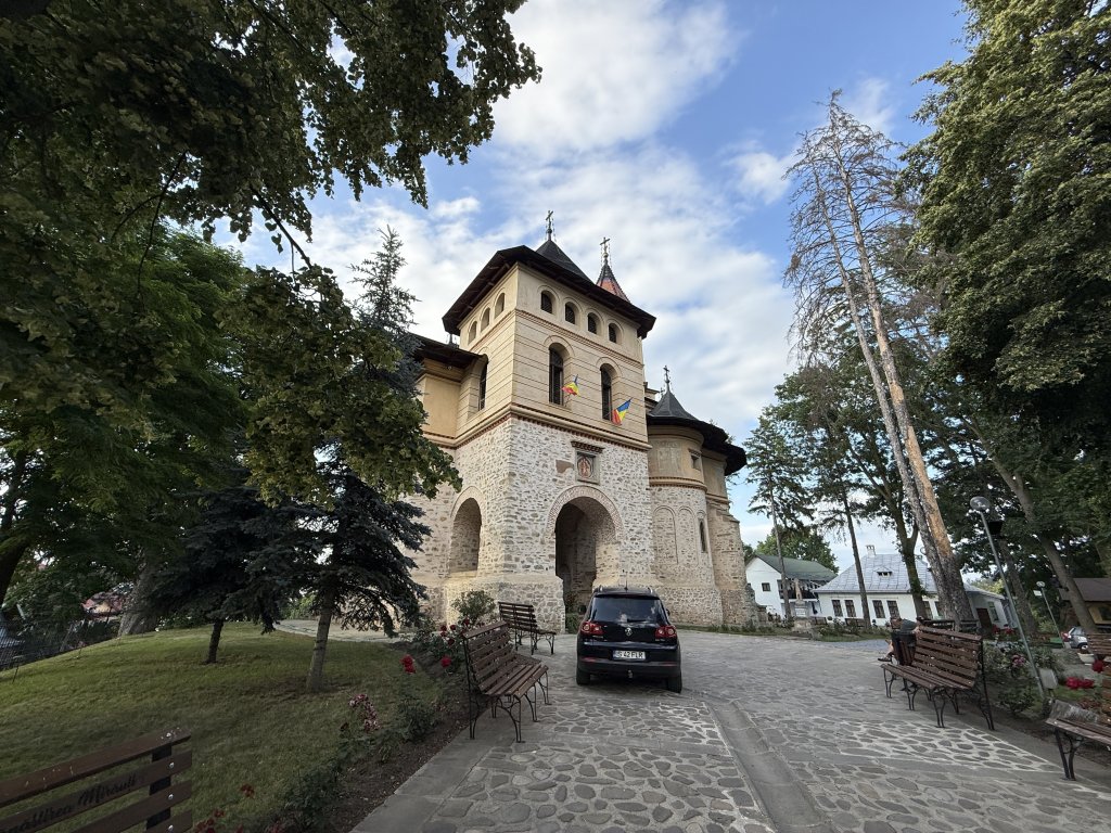 Photo in 17 Strada Mir?u?ilor Ansamblul Union-Centru Centru Suceava 720028 Rom?nia