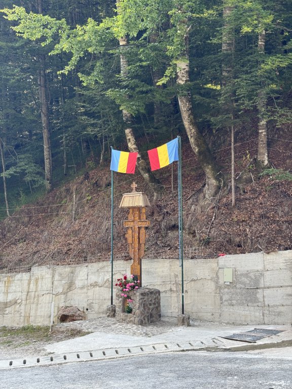 Photo in Holy Great Martyr Pantelimon hermitage Drum forestier spre Lacul Valsan Arefu Arges Romania