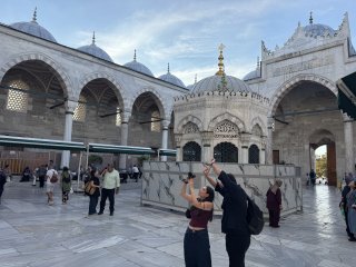 Photo in New Mosque Yenicami Meydani Sokagi Eminonu Rustempasa Mahallesi Istanbul Fatih Istanbul Marmara Region 34116 Turkey
